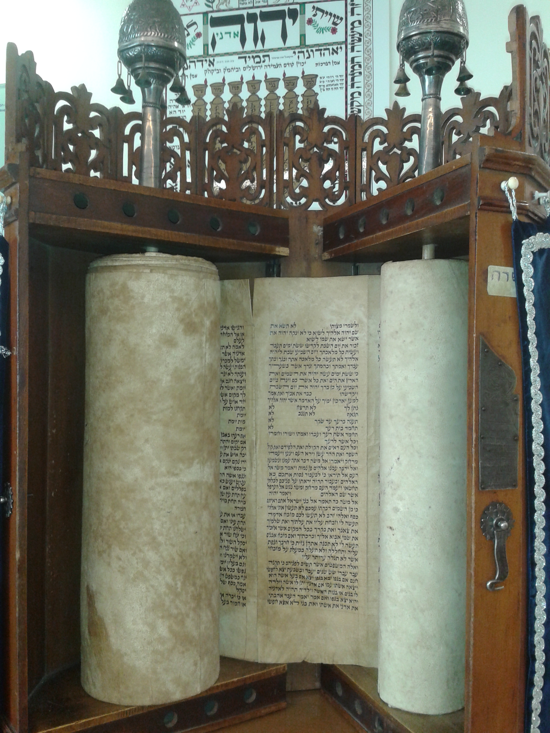 Sefer Torah, le Rouleau de la Torah: passage des 10 Paroles ( Photo: Haim Ouizemann, 2014)