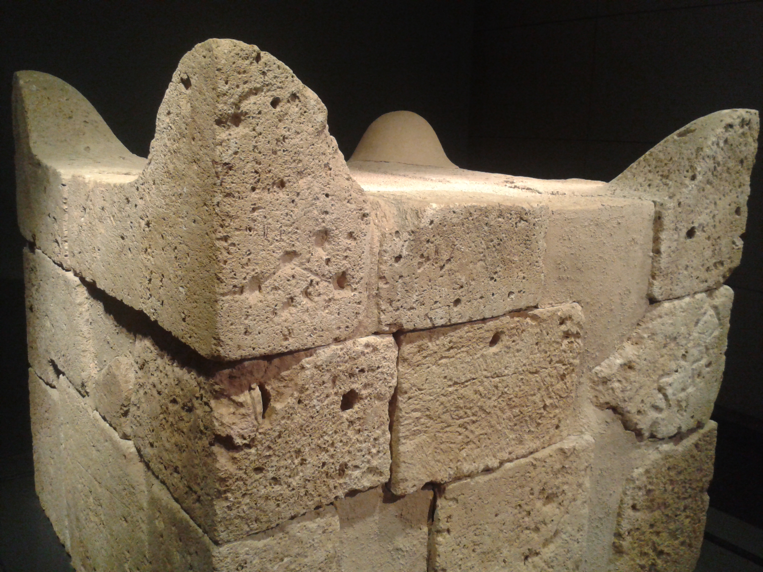 Autel des sacrifices (Musée d'Israël, Jérusalem © Photo: Haim Ouizemann, avril 2015)