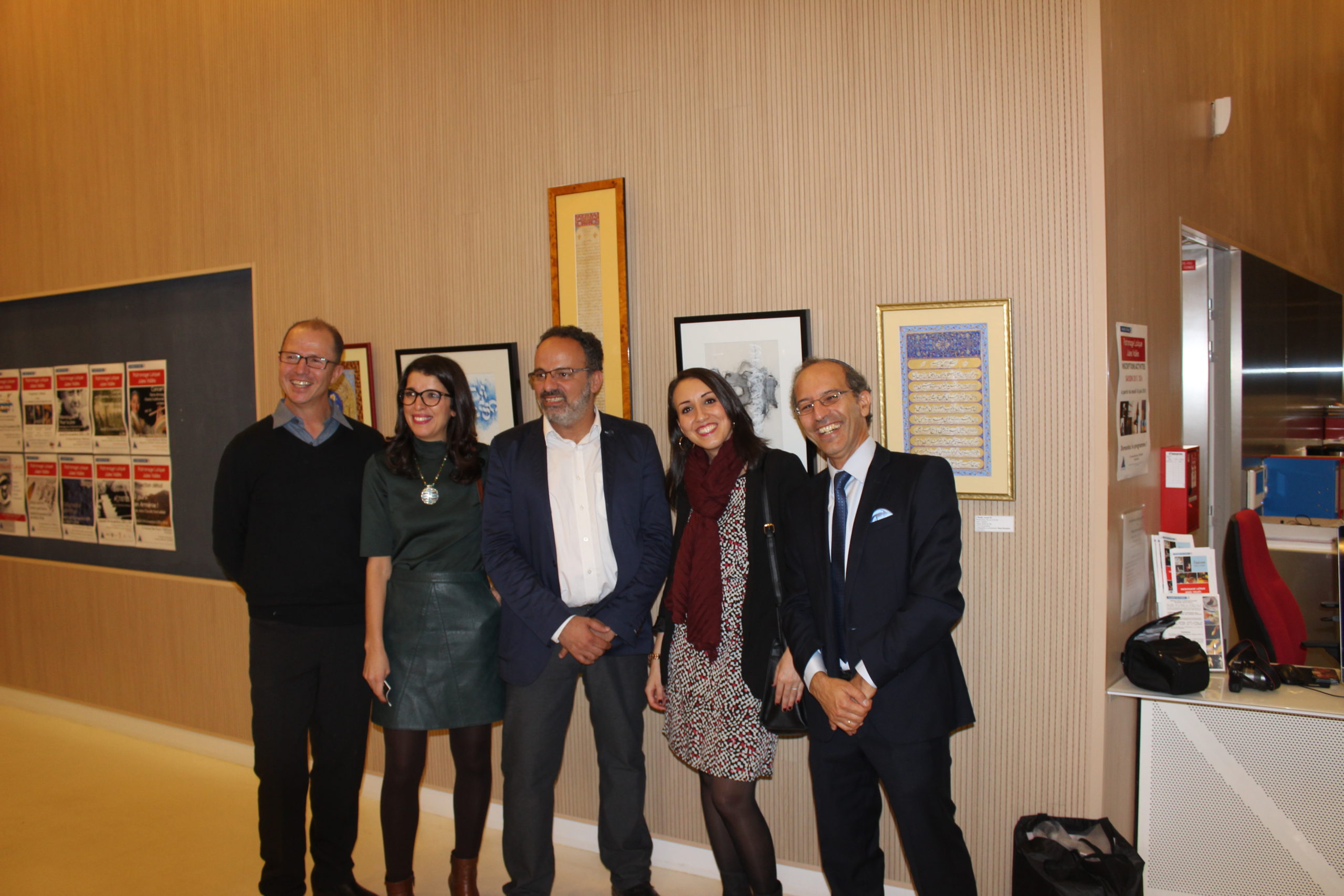 En compagnie de Myriam Mouffok et Nacima Belarouci, respectivement Présidente et Vice-présidente de l'Association les Passionnés de la Langue Arabe.(© 4 Novembre 2015,Haïm Ouizemann)